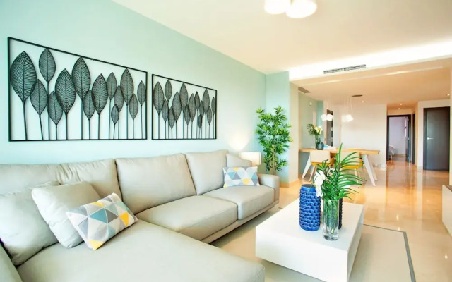 Spacious Apartment With Garden