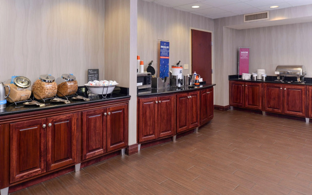 Hampton Inn & Suites Muncie