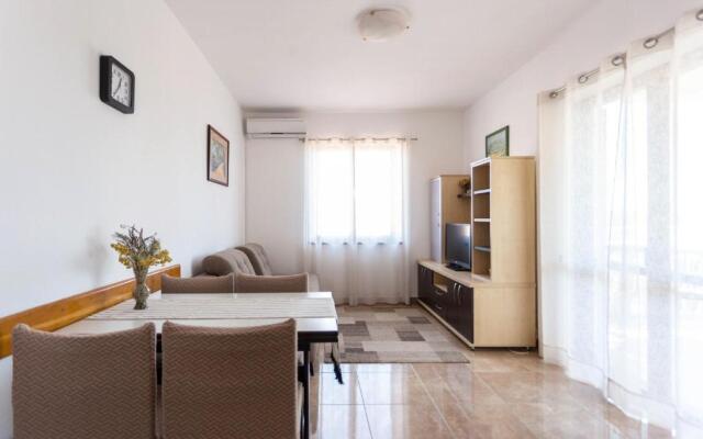 Milka - in Center & Close to the sea - H