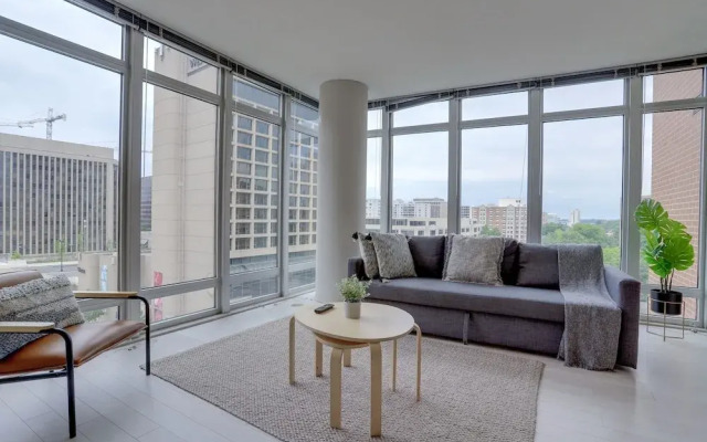 Wonderful 2BR Condo at Crystal City