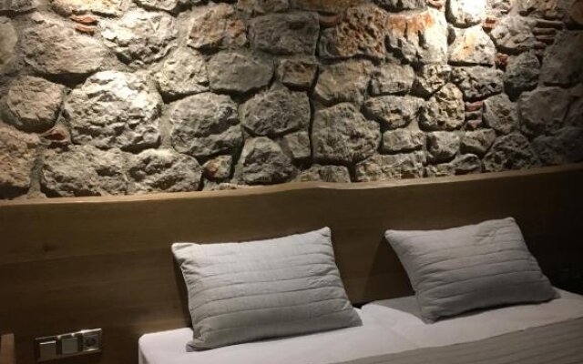 Stone Luxury Suites - Adults Only