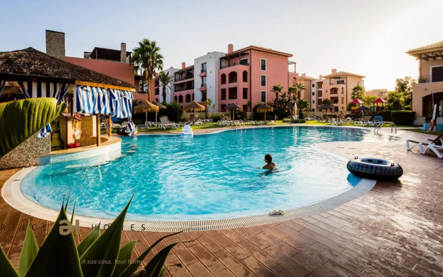 Greice Homes-Luxury 2 bed en-suite south facing & Golf view