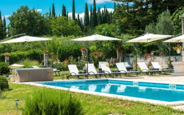 Villa Thousand Roses