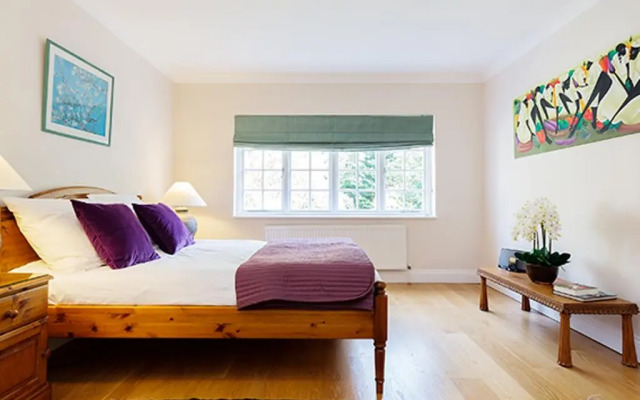 Veeve  Holly Lodge Estate