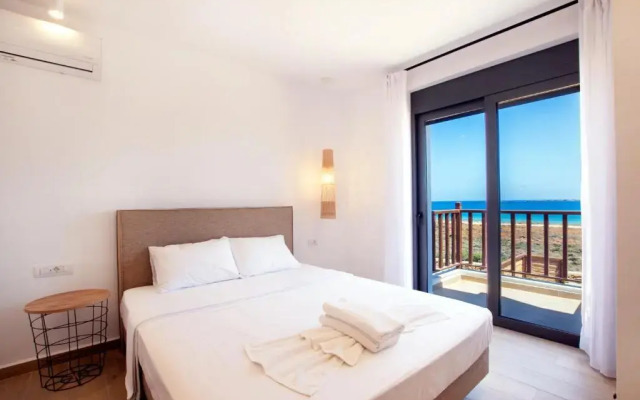 Cato Agro 5, Seafront Villa with Private Pool