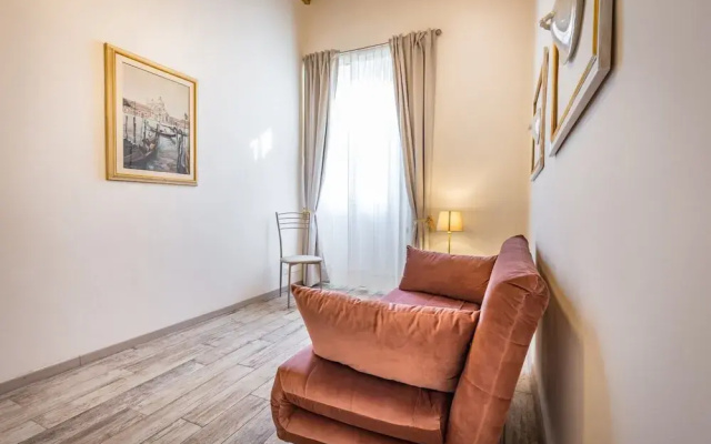 Arno Apartment B by Mmega