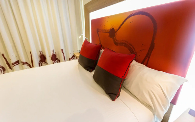 Novotel Sydney West HQ Hotel