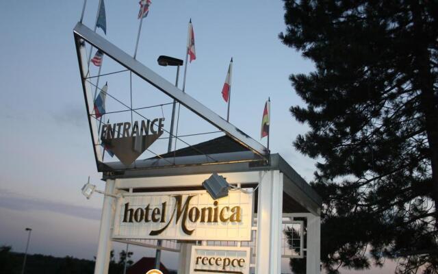 Hotel Monica