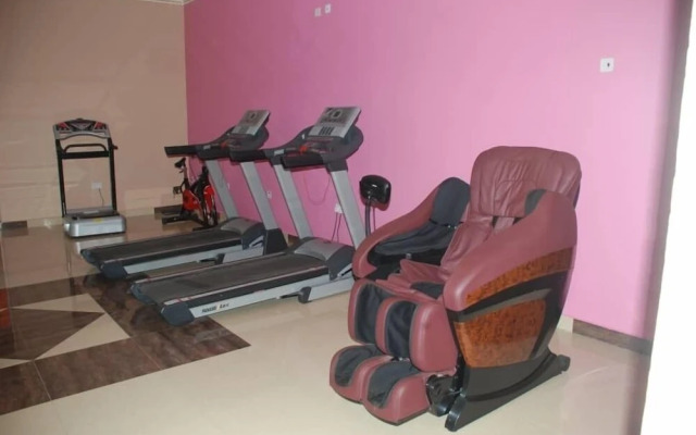 Obaa'S Golden Plaza Hotel