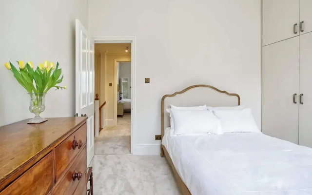 Grand 2 Bedroom Flat, Kensington