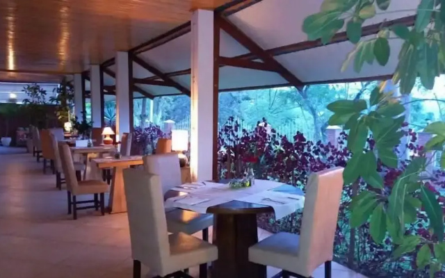 Nadeva Hotel