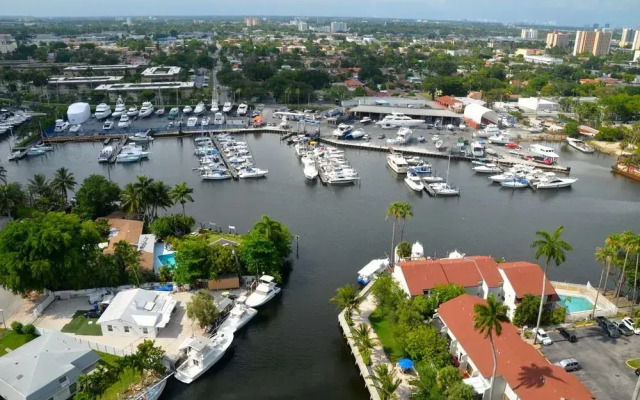 Oaks Marina & Tower Lux Condos