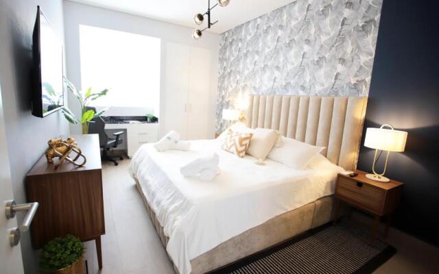 RealLuxe Stylish apartment with pool and gym