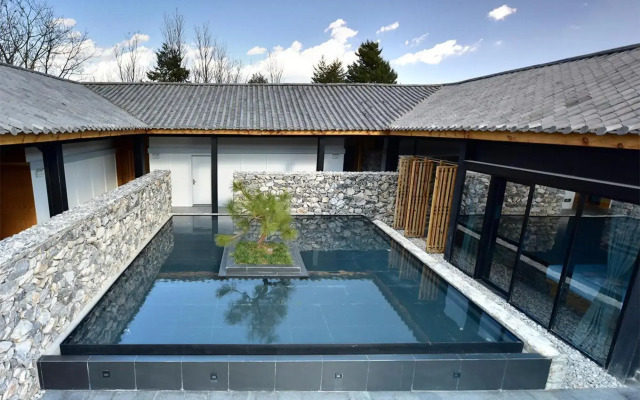 The Rock Hotel