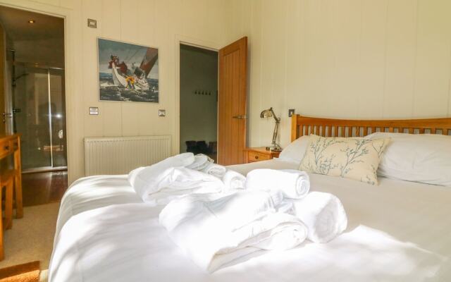 10 Water'S Edge, Looe