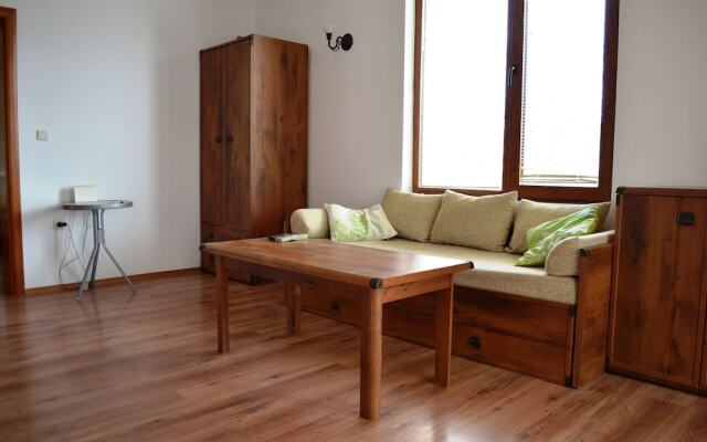 FM Premium 1-BDR Apartment-ART
