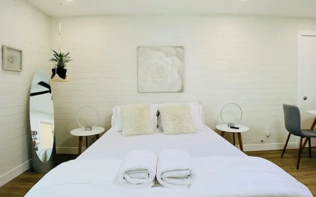 Primo Old Town Location with Heated Pool