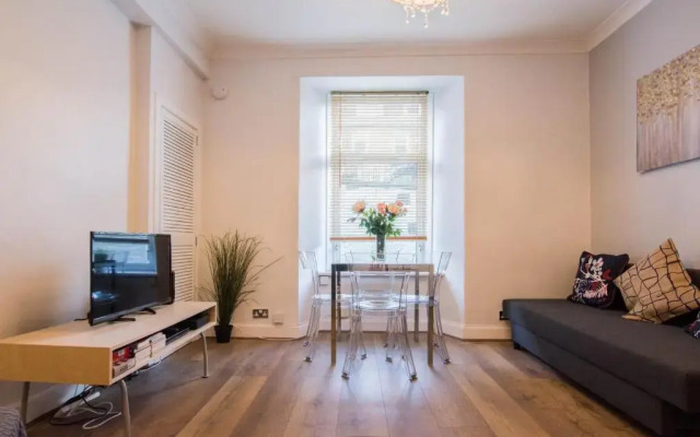 427 - Salmond Place Apartment