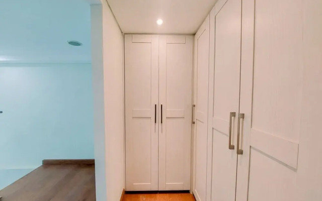 Big Studio Loft Apartment at The Reiz Condominium Medan By Travelio