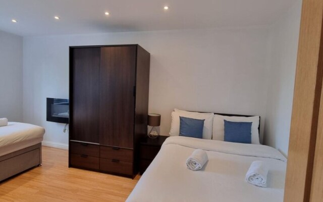 Cliffe House by Kasar Stays