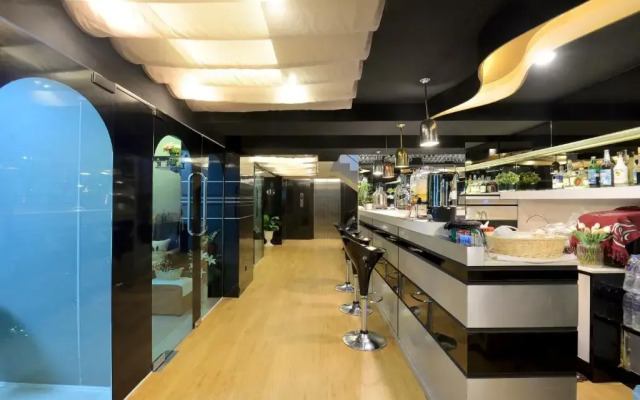 De Lux Bangkok Hotel