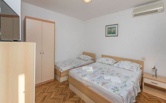 Apartments and Room Nevenka