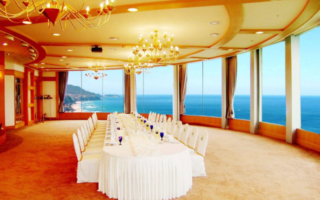 Sun Cruise Resort and Yacht