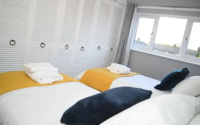 Tranquil Walsall Retreat With 3 Bedrooms
