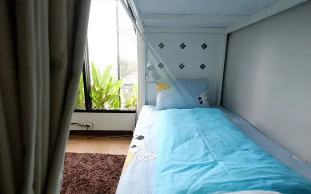 Seatz station Hostel Female only