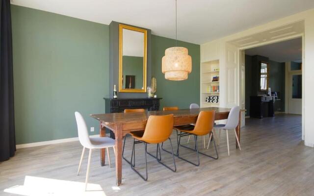 Spacious 4P Canal Apartment