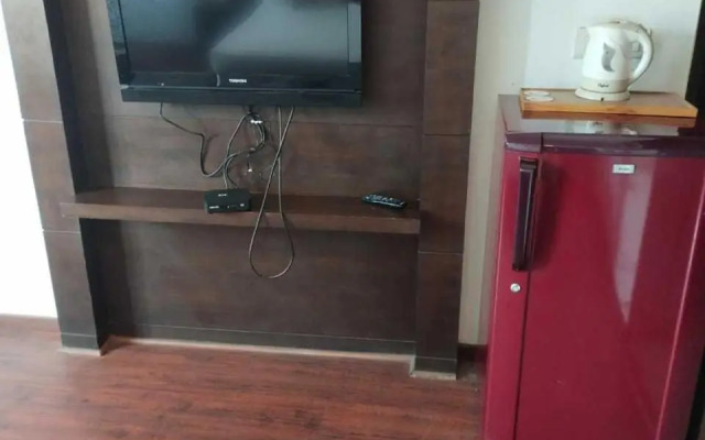 OYO 90654 Hotel Grand Luxury