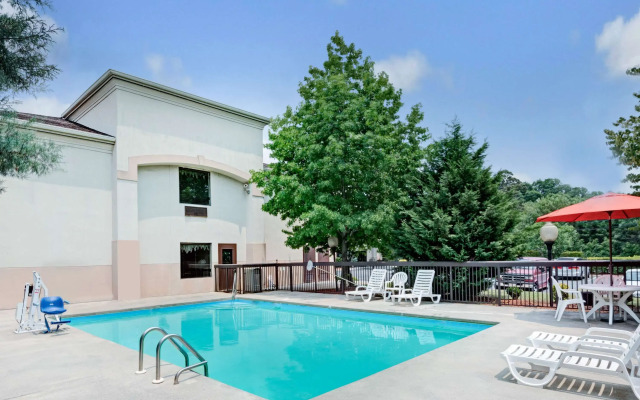 Days Inn by Wyndham Burlington East