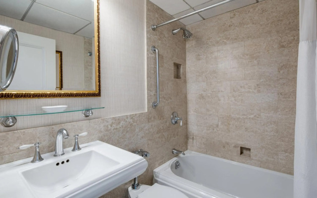 Amway Grand Plaza, Curio Collection by Hilton