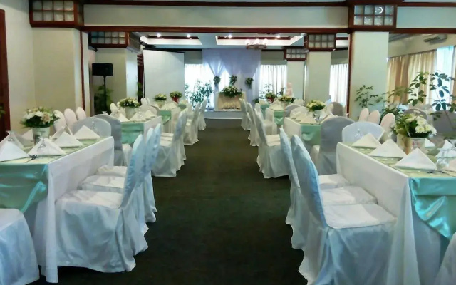 Cebu White Sands Resort and Spa