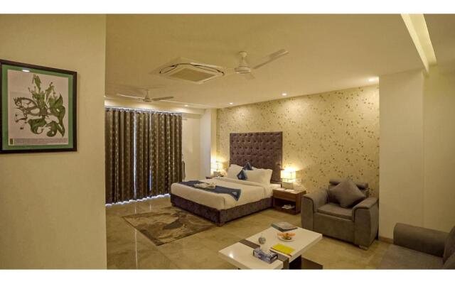 HOLYWATER Hotel by Ganga Kinare (150 mts from Ganga Ghat)