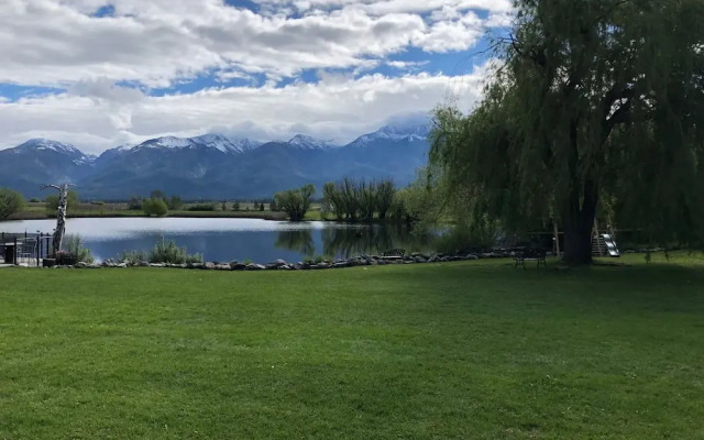 Ninepipes Lodge