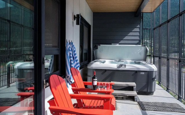 The Grizzly Basin by Revelstoke Vacation