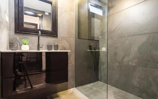 NEW! 2 BD Premium Beach house W/large balcony