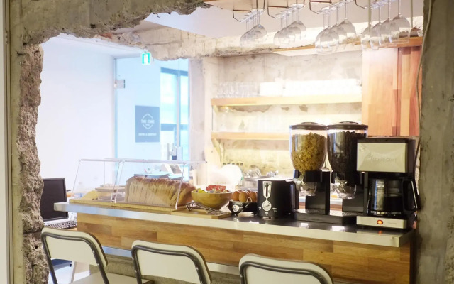 The Cube Hotel - Hostel