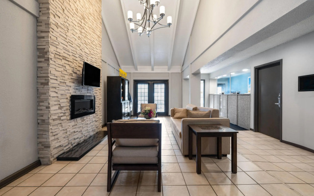 Days Inn by Wyndham College Park Airport Best Road