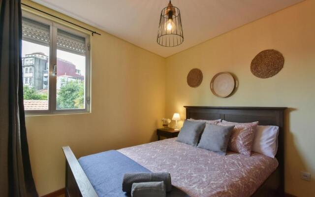 Clerigos Old Town Apartment