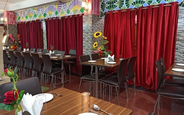 Hotel Anand Lok