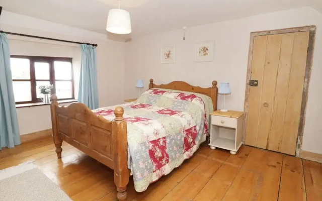 2 Wisteria Cottages, Chard