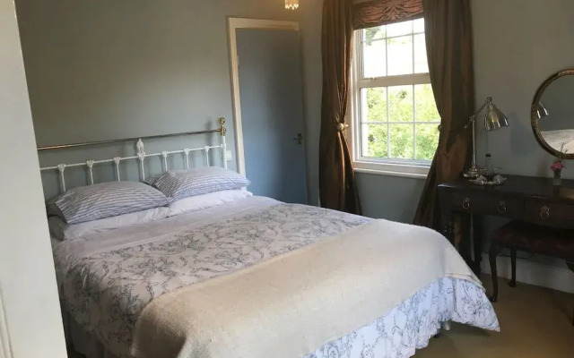 Holly House Bed & Breakfast