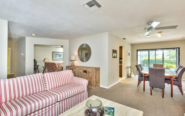 Rovigo Vacation Rental: Spacious Retreat with Panoramic Lake Views in Kings Lake. 4-BR, 4-Bathroom Home with Private Pool, just 3.4 Miles from the Vibrant Fifth Avenue South and Naples Attractions