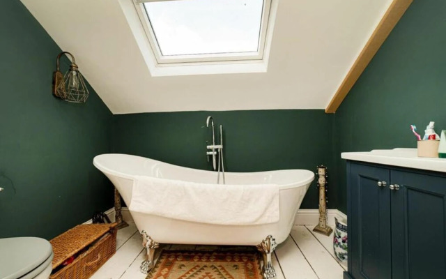 Beautiful 3-bed House in Ash Near to Deal Kent