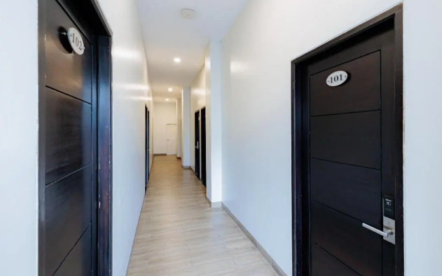 RedDoorz near Taman Palem