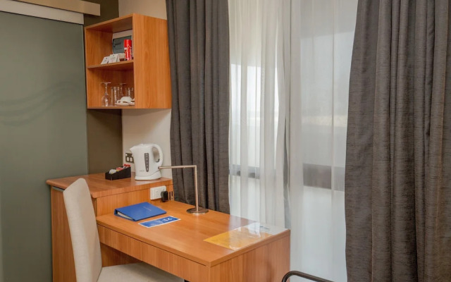Ela Beach Hotel & Apartments