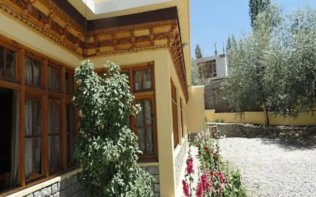 TIH Royal Heritage Resort