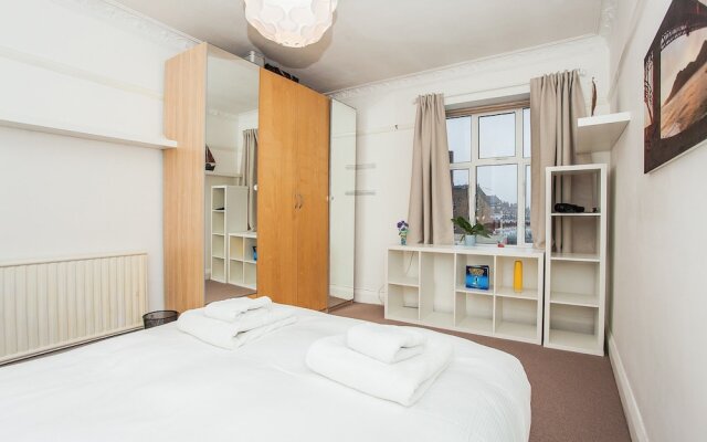 Spacious 2 Bedroom Flat in North West London
